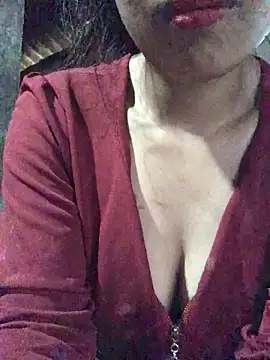 Snapshot of Maria_xx01 chatting on May 11, 1:33 am Maria xx01 online show from May 11, 1:33 am