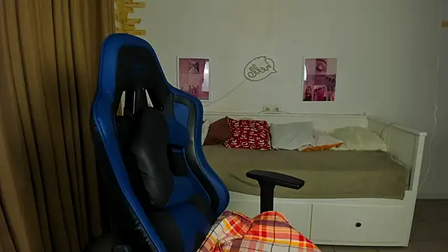 Snapshot of RayTaylorr chatting on January 15, 5:45 am RayTaylorr online show from January 15, 5:45 am