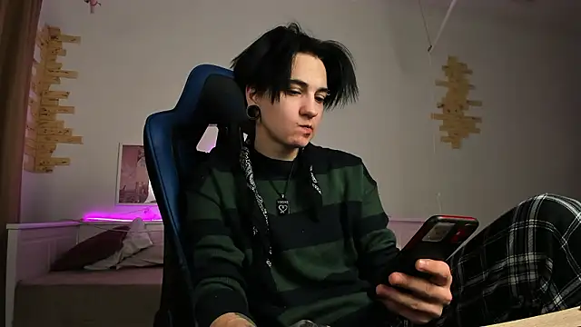 Snapshot of RayTaylorr chatting on February 2, 11:31 am RayTaylorr online show from February 2, 11:31 am