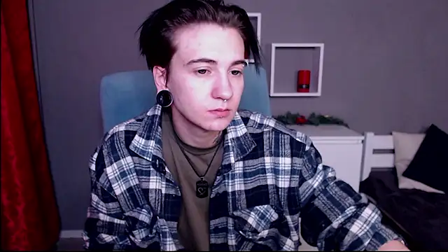 Snapshot of RayTaylorr chatting on February 8, 5:33 am RayTaylorr online show from February 8, 5:33 am