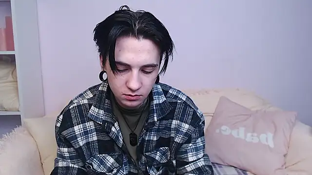 Snapshot of RayTaylorr chatting on February 9, 5:00 am RayTaylorr online show from February 9, 5:00 am