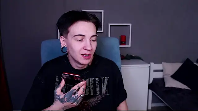 Snapshot of RayTaylorr chatting on February 14, 5:37 am RayTaylorr online show from February 14, 5:37 am