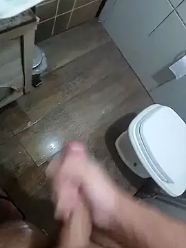 Snapshot of Felipe_20cm chatting on February 3, 12:20 am Felipe 20cm online show from February 3, 12:20 am