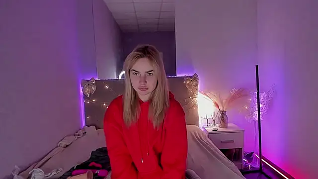 LunaHeadley online show from February 2, 1:21 pm