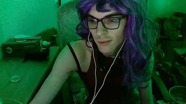 Snapshot of DairaSissy chatting on June 22, 12:13 am DairaSissy online show from June 22, 12:13 am