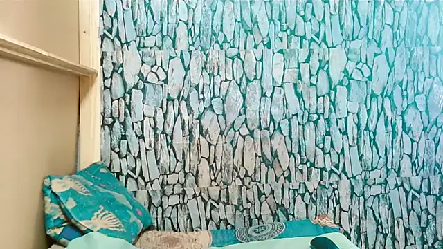 Snapshot of Caramelminxxx1 chatting on February 13, 6:31 am Caramelminxxx1 online show from February 13, 6:31 am