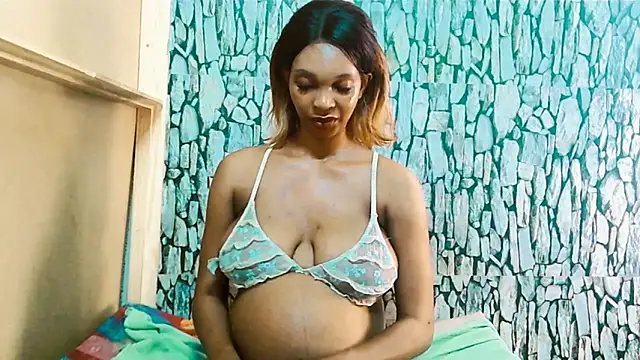 Snapshot of Caramelminxxx1 chatting on February 20, 6:26 am Caramelminxxx1 online show from February 20, 6:26 am