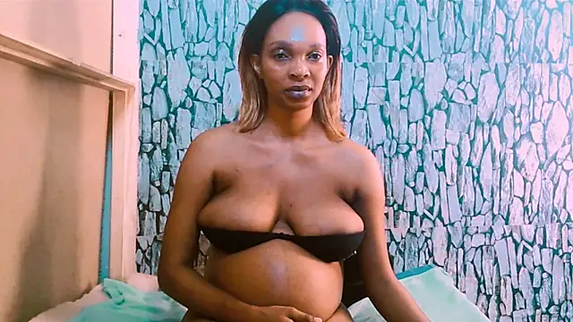 Snapshot of Caramelminxxx1 chatting on March 4, 6:19 am Caramelminxxx1 online show from March 4, 6:19 am