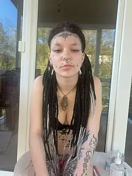 demonLamia online show from April 30, 5:08 pm