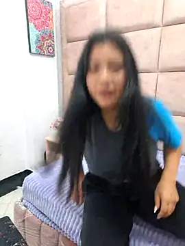valenlopezz  online show from May 8, 5:24 am
