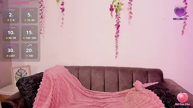 Snapshot of chloe_peach_ chatting on June 17, 1:01 pm chloe peach online show from June 17, 1:01 pm