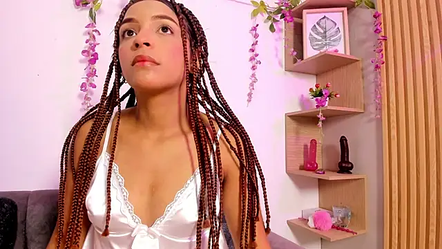 Snapshot of chloe_peach_ chatting on June 26, 2:43 pm chloe peach online show from June 26, 2:43 pm