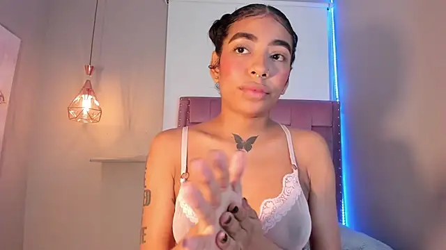 Snapshot of Scarlet_Vixen_ chatting on March 31, 12:38 pm Scarlet Vixen online show from March 31, 12:38 pm