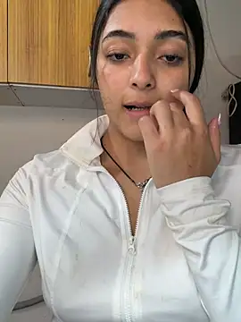 Snapshot of _tina_9 chatting on April 17, 5:16 pm tina 9 online show from April 17, 5:16 pm