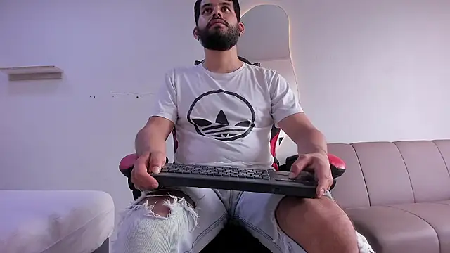 LucasBeaumont online show from February 2, 1:54 pm