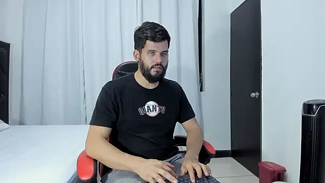 LucasBeaumont online show from February 4, 7:14 am