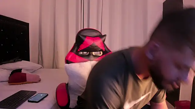 LucasBeaumont online show from February 8, 6:39 am