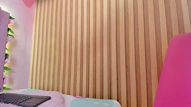 lovely  kiss   online show from July 23, 6:17 pm