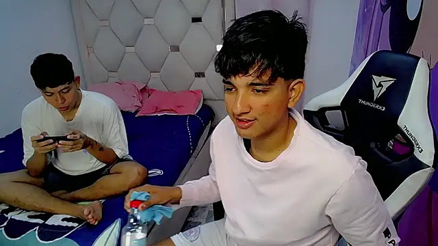 Maxwell boys online show from February 11, 3:33 am