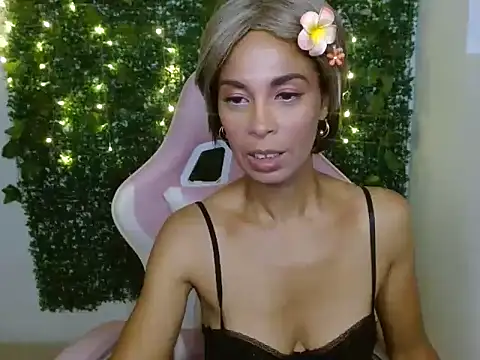 Snapshot of rosa_skinny chatting on March 6, 1:46 am rosa skinny online show from March 6, 1:46 am