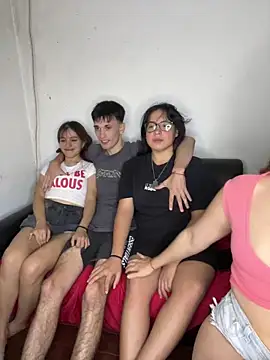 Snapshot of sofiagonet chatting on February 7, 4:05 am sofiagonet online show from February 7, 4:05 am