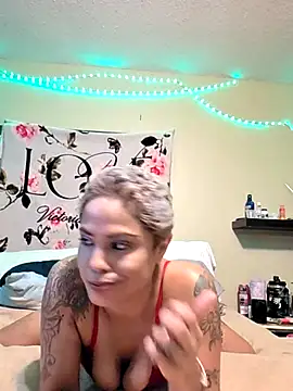 Snapshot of JasmineSkky chatting on June 10, 1:17 am JasmineSkky online show from June 10, 1:17 am