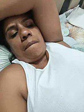 Zeyllyjhonson online show from May 27, 2:41 am