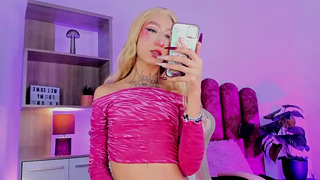 Snapshot of Eli-Bluee chatting on March 21, 3:26 pm Eli-Bluee online show from March 21, 3:26 pm