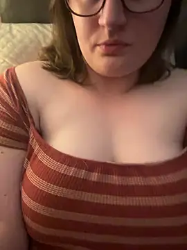 lucycomestrue online show from July 3, 12:17 am