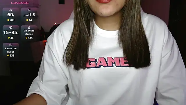 Snapshot of _Maanvi_ chatting on May 6, 10:48 pm Maanvi online show from May 6, 10:48 pm