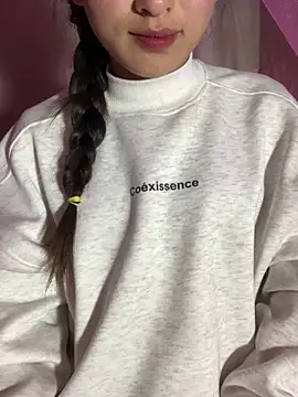 Thuyli xx online show from January 16, 2:10 pm