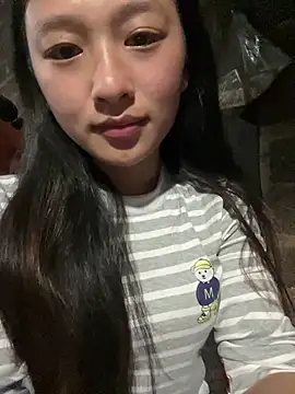 Thuyli xx online show from January 17, 3:39 pm