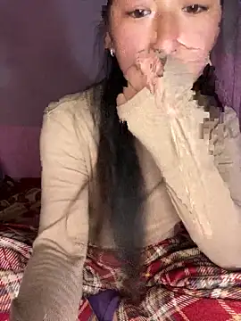 Thuyli xx online show from February 1, 1:20 pm