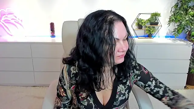 IrissMoon online show from February 25, 6:34 am