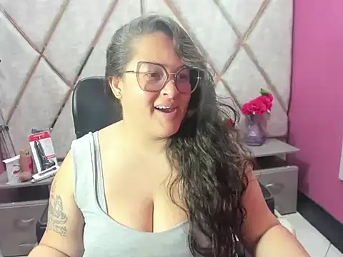 Snapshot of Sarah_Boobs_ chatting on April 10, 3:34 am Sarah Boobs online show from April 10, 3:34 am