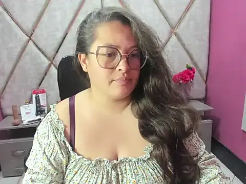 Snapshot of Sarah_Boobs_ chatting on April 11, 3:33 am Sarah Boobs online show from April 11, 3:33 am