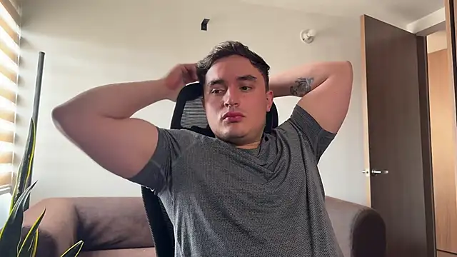 Robyn Rocki online show from February 3, 4:56 pm