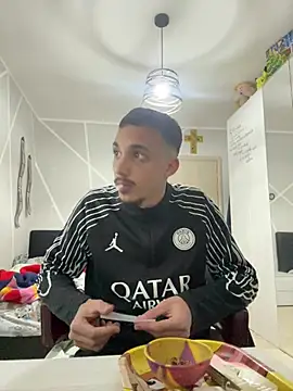 Snapshot of piccolo2002 chatting on March 7, 9:34 pm piccolo2002 online show from March 7, 9:34 pm