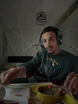 Snapshot of piccolo2002 chatting on March 18, 2:20 pm piccolo2002 online show from March 18, 2:20 pm