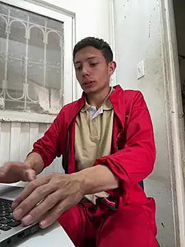 santiObrero online show from April 30, 4:02 pm
