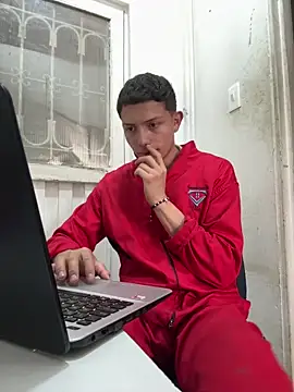 santiObrero online show from May 1, 3:27 pm