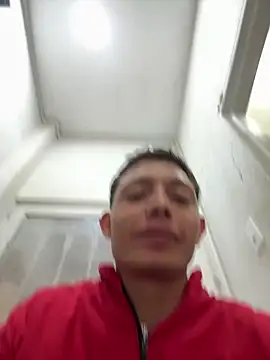santiObrero online show from May 11, 4:04 pm