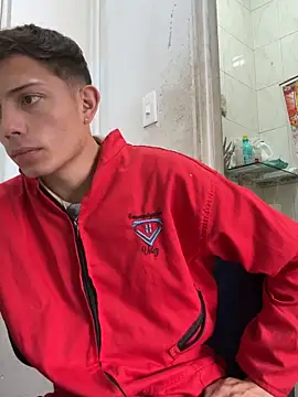 santiObrero online show from May 28, 4:37 pm