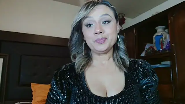 Snapshot of aitanalove_ chatting on May 6, 12:30 am aitanalove online show from May 6, 12:30 am