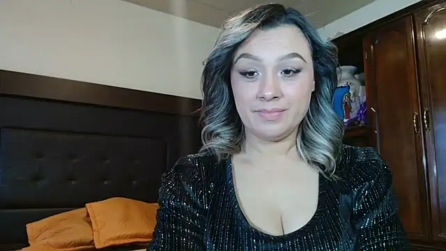 Snapshot of aitanalove_ chatting on May 18, 10:15 pm aitanalove online show from May 18, 10:15 pm
