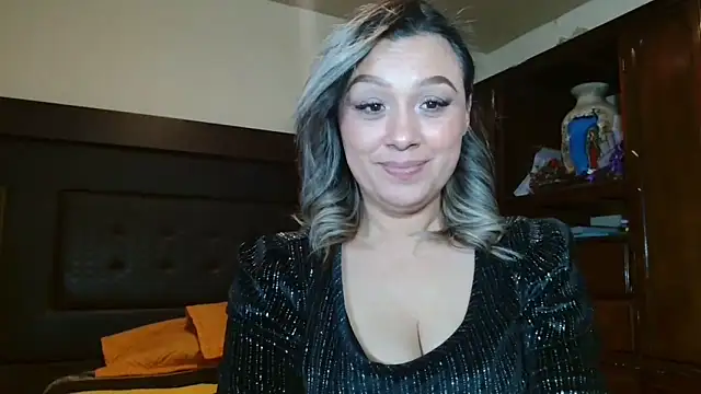 Snapshot of aitanalove_ chatting on May 19, 1:56 am aitanalove online show from May 19, 1:56 am