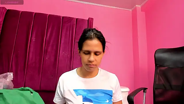 mitzukywinteer online show from May 21, 8:49 pm