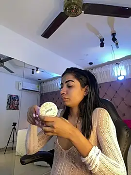 Auri   online show from June 15, 7:27 pm