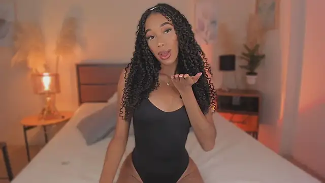 Snapshot of KaryMooon chatting on February 18, 9:00 pm KaryMooon online show from February 18, 9:00 pm