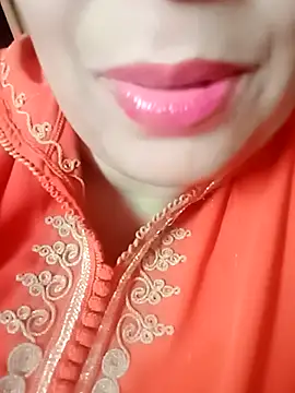 Snapshot of Naughty-Yousra chatting on May 15, 8:32 am Naughty-Yousra online show from May 15, 8:32 am